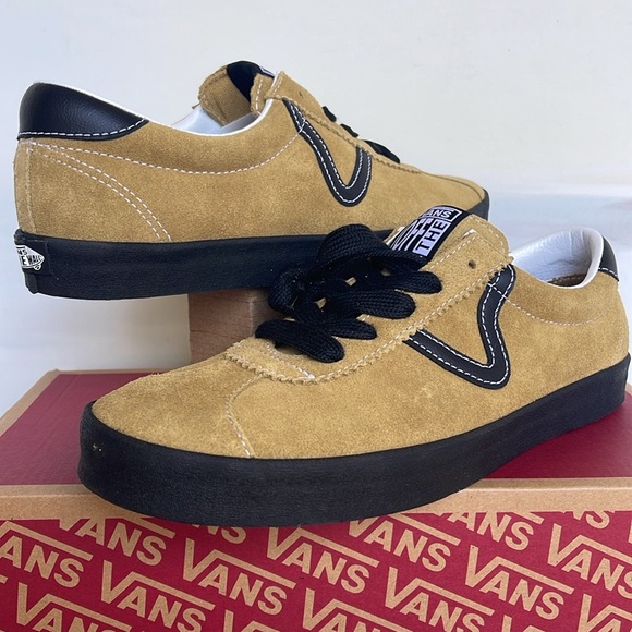 Vans Men’s Sport Low Suede Antelope
VN000CQR5QJ
Sneakers - Picture 10 of 16